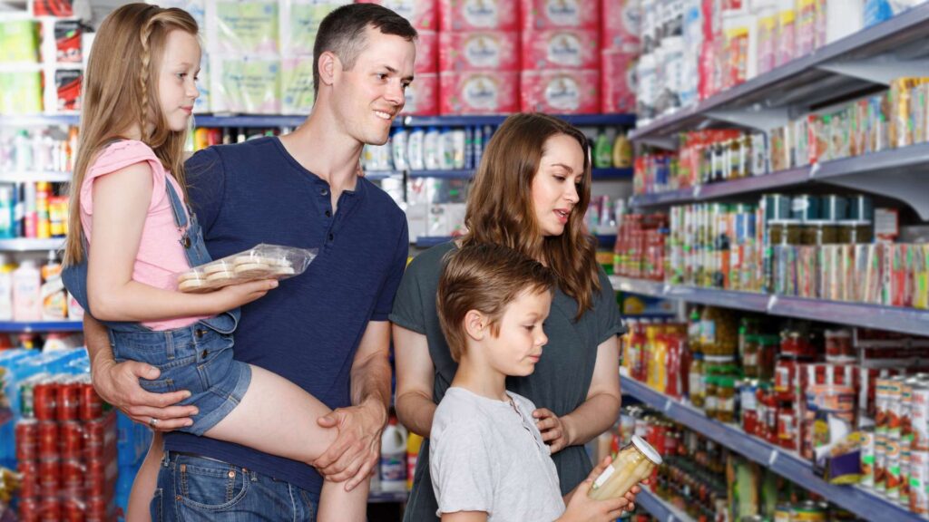 A family of 4 doing their groceries.